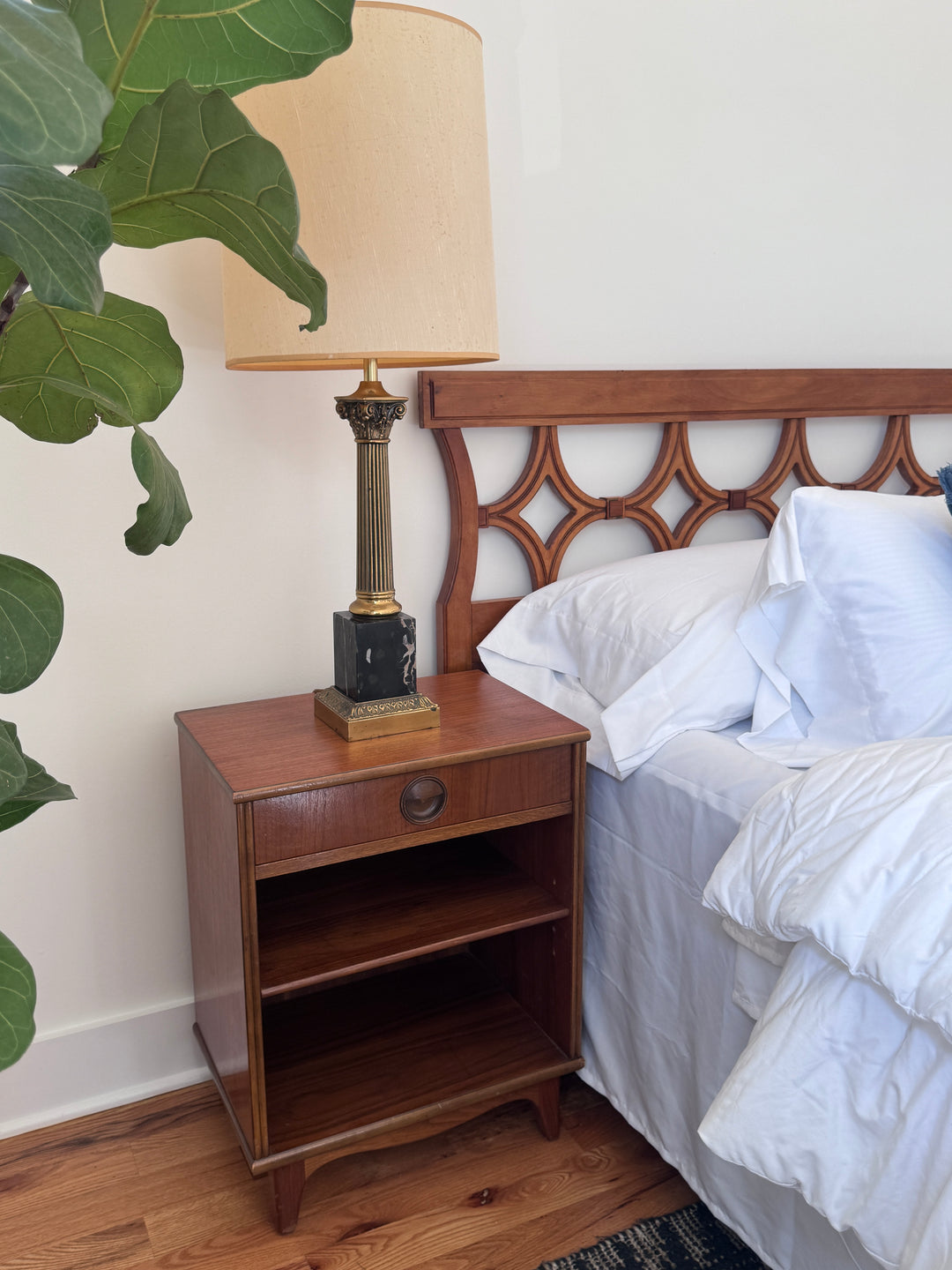 Pair of Mid-Century Modern Nighstands
