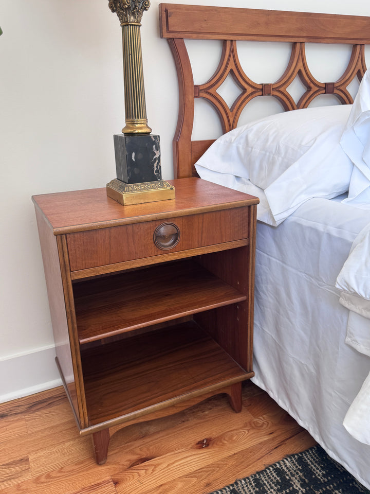 Pair of Mid-Century Modern Nighstands