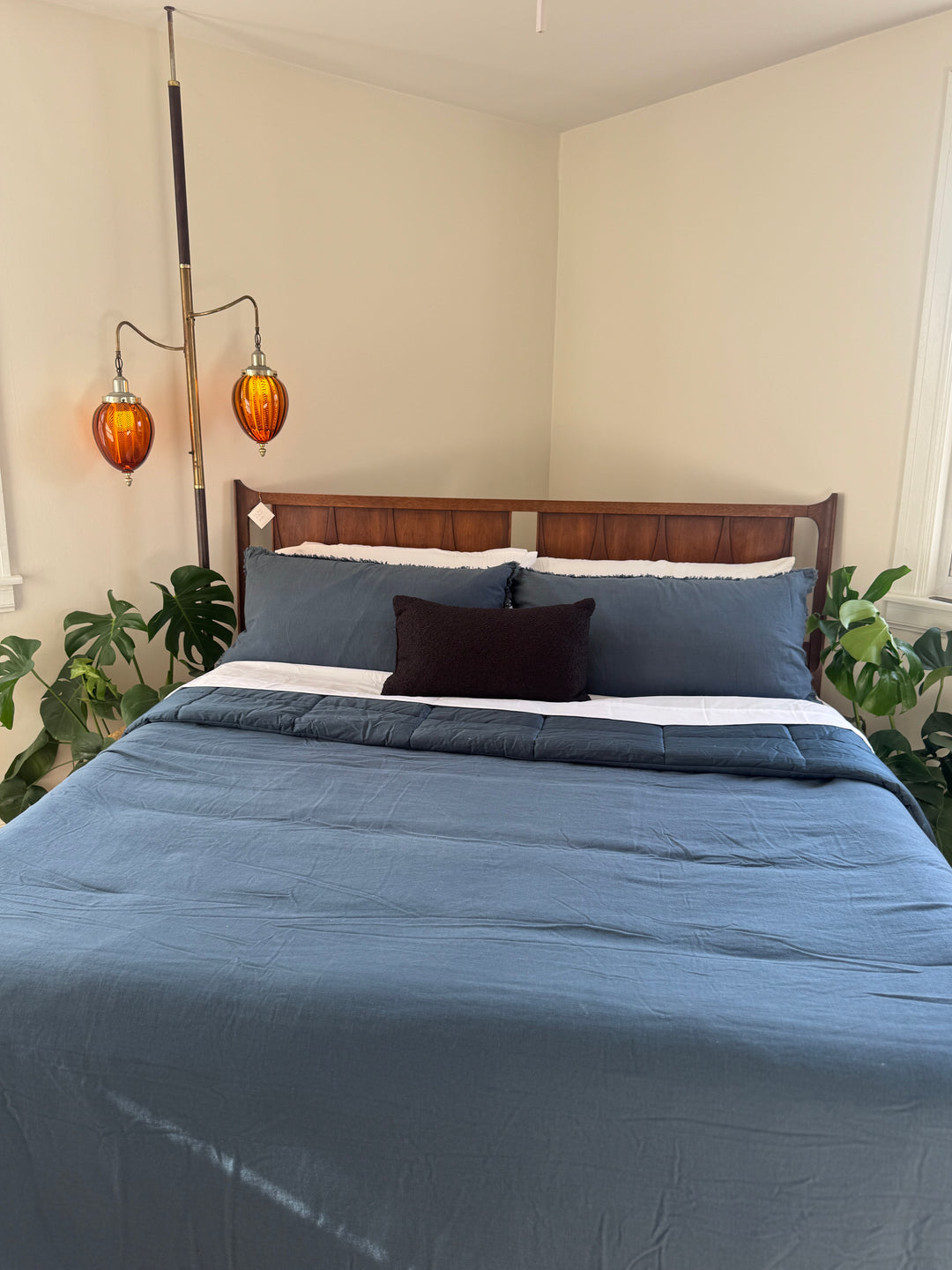 Mid-Century Modern Tension Pole Lamp with Amber Globes