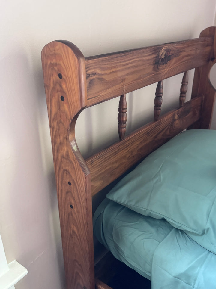 Childrens Knobby Pine Twin Bedframe