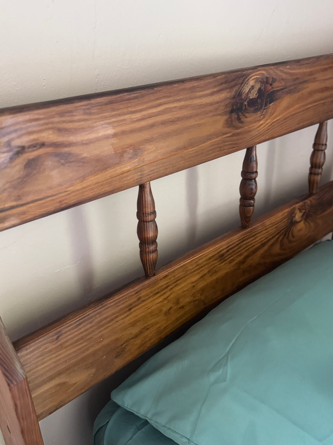 Childrens Knobby Pine Twin Bedframe