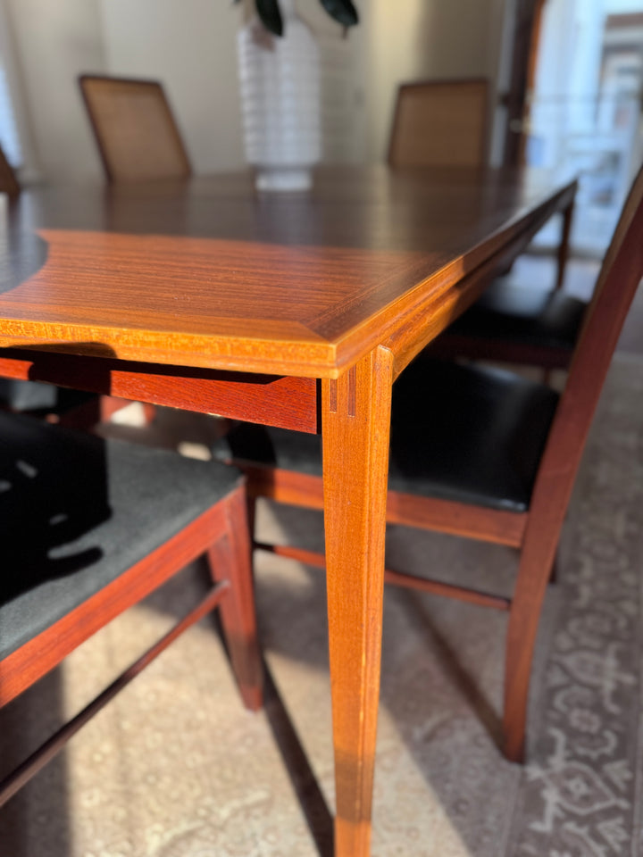 Mid-Century Modern Dining Room Table (with 2 leaves)