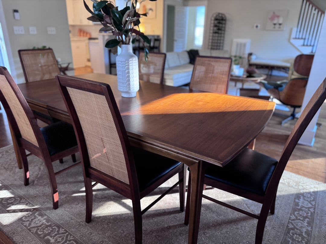 Mid-Century Modern Dining Room Table (with 2 leaves)