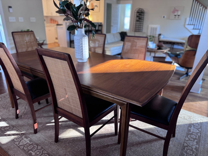 Mid-Century Modern Dining Room Table (with 2 leaves)