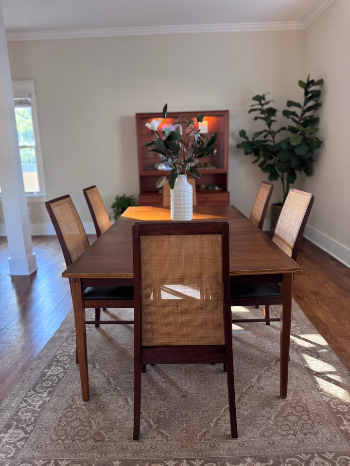 Mid-Century Modern Dining Room Table (with 2 leaves)