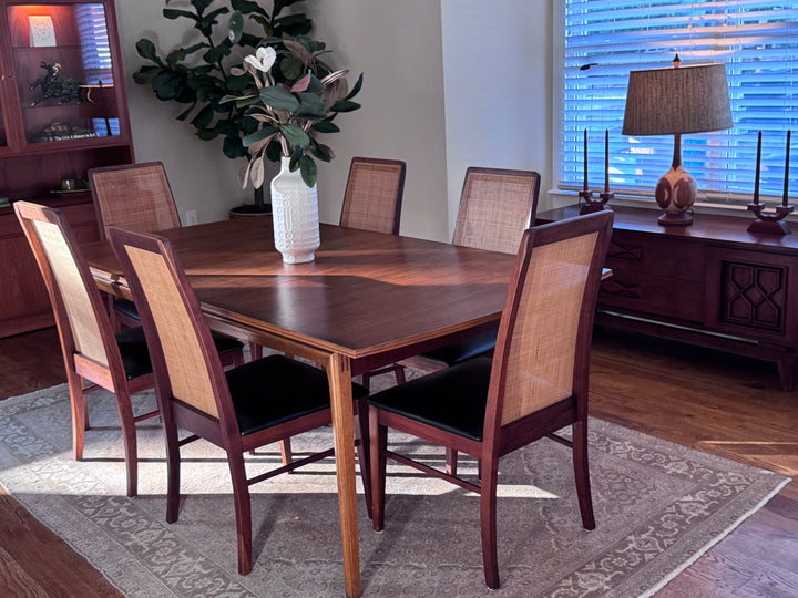 Mid-Century Modern Dining Room Table (with 2 leaves)