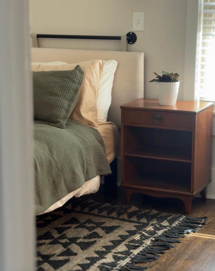 Pair of Mid-Century Modern Nighstands