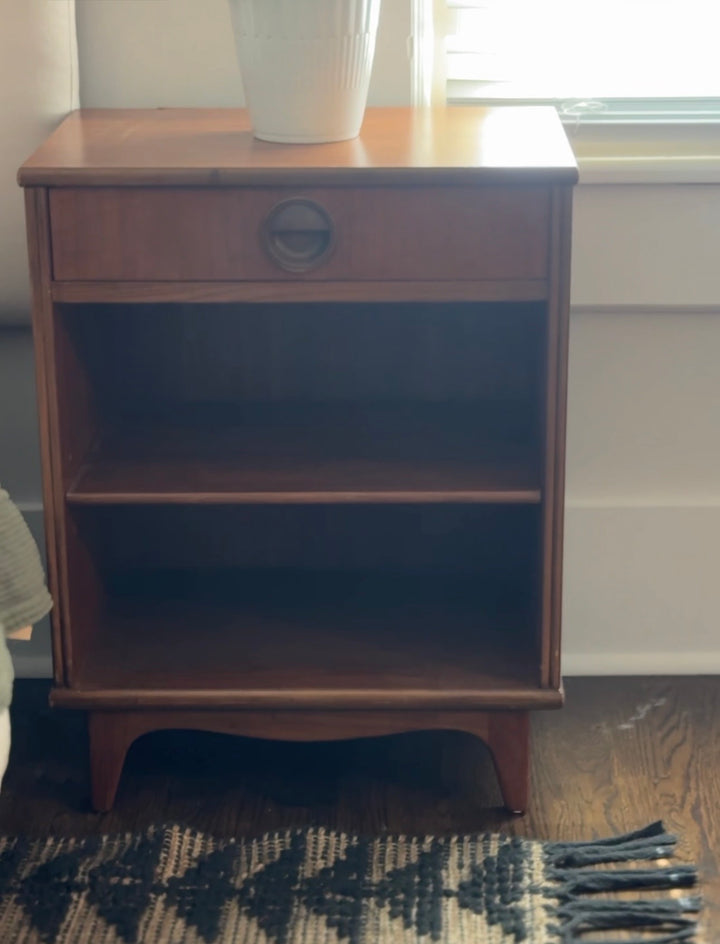 Pair of Mid-Century Modern Nighstands