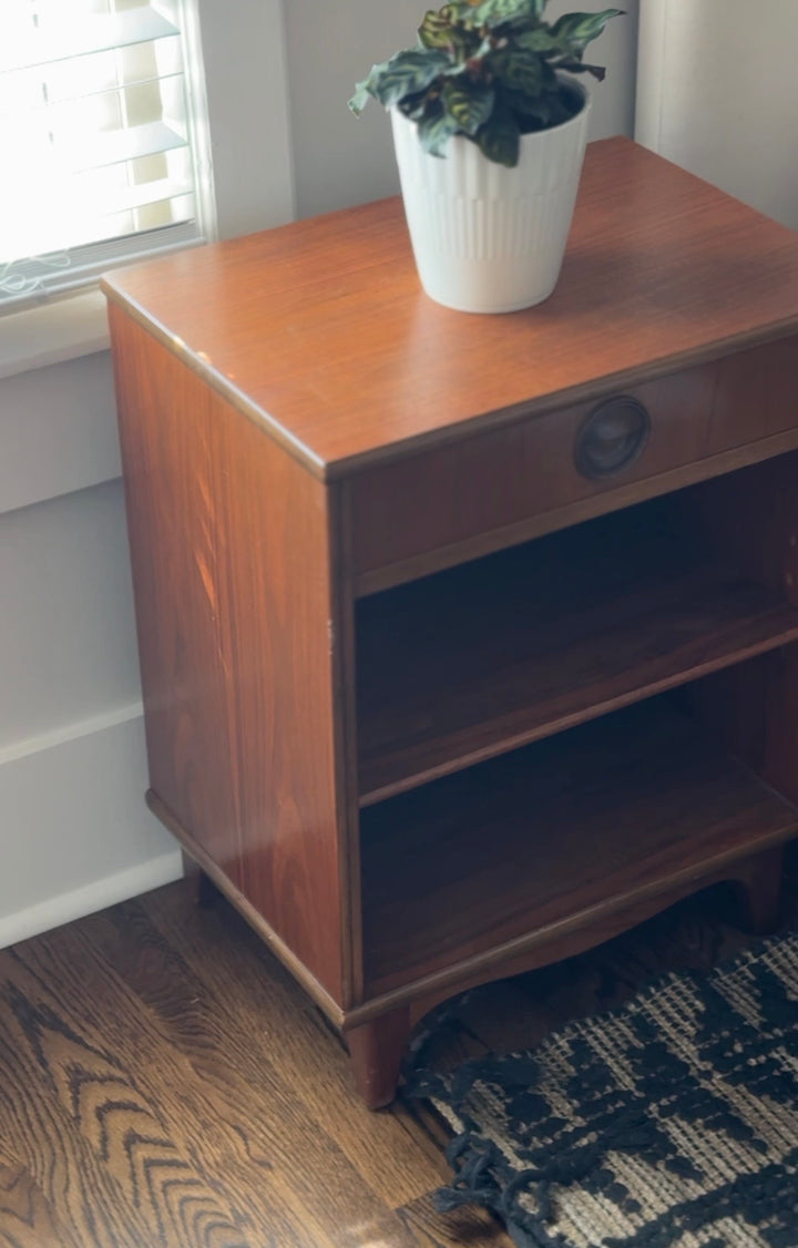 Pair of Mid-Century Modern Nighstands