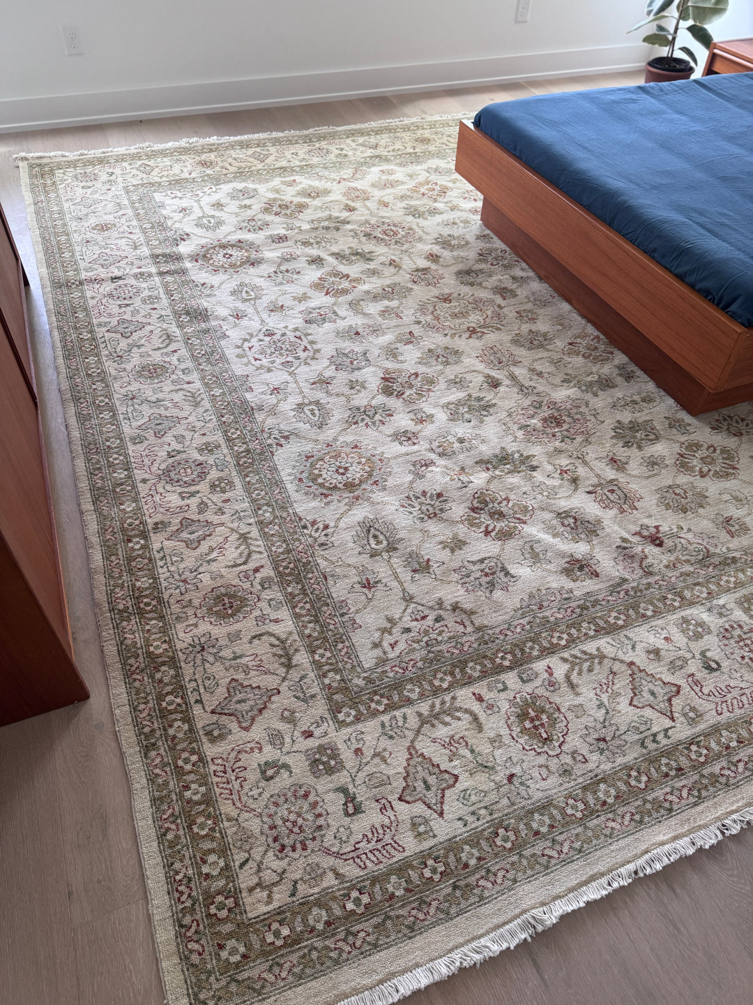 Oushak Turkish Rug Circa 1970 / 9 x 12